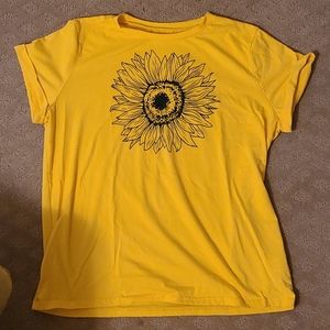 Vibrant Yellow Sun Flower 🌻 T-shirt